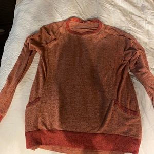 Lightweight crew neck with pockets